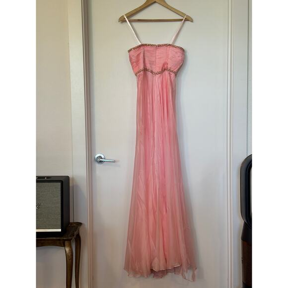 La Femme Long Pink Prom Dress with Gem Bordered Neckline and Beads Size 0 - Picture 2 of 8